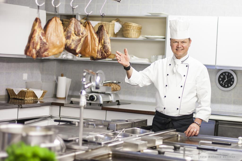 Hotel-Restaurant-Haus Berger Фирзен Екстериор снимка